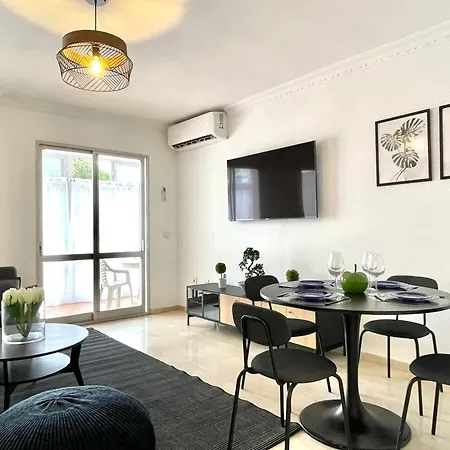 Apartment Retreat 2 Bedroom *