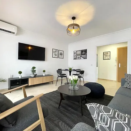 Retreat 2 Bedroom Апартаменти Фуенхірола