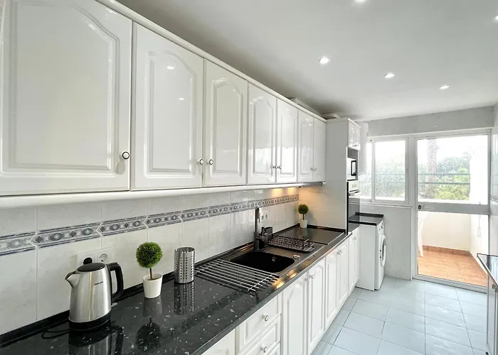 Апартаменти Retreat 2 Bedroom *