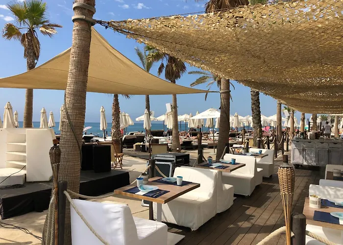 Апартаменти Retreat 2 Bedroom *