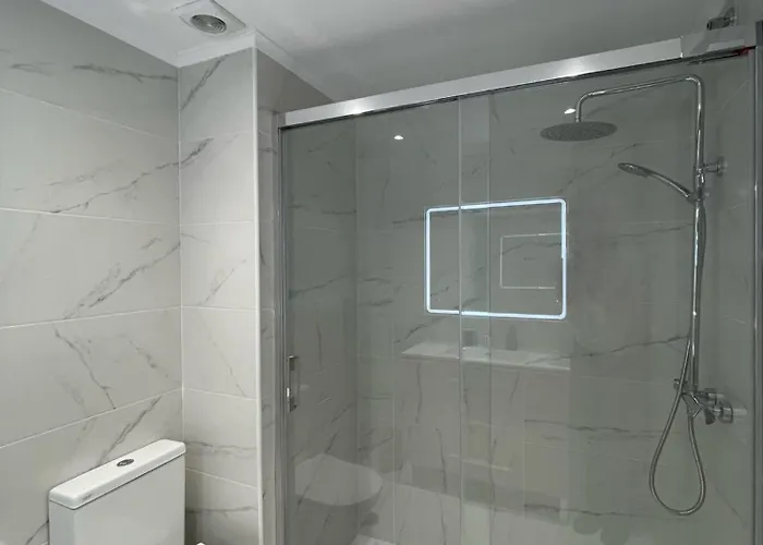 Апартаменти Retreat 2 Bedroom *