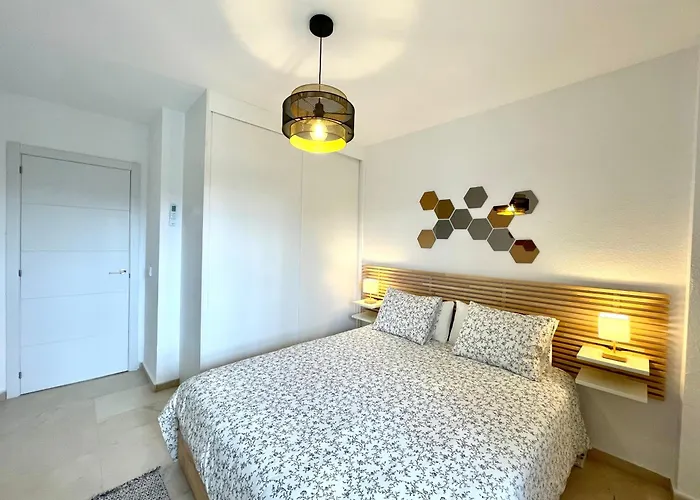 Retreat 2 Bedroom Фуенхірола